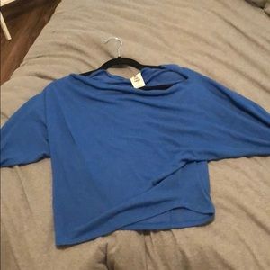 Sweater. Pullover. Off shoulder